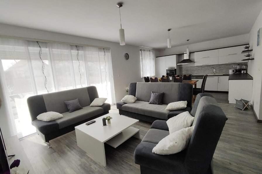 M&S&N Apartment Грабовац Екстериор снимка
