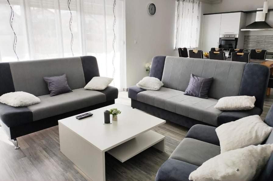 M&S&N Apartment Грабовац Екстериор снимка