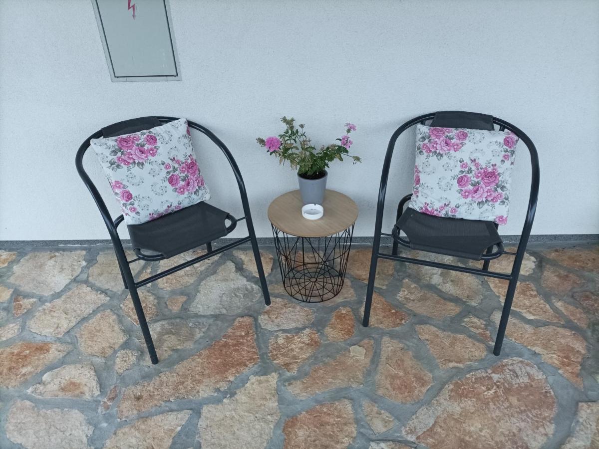 M&S&N Apartment Грабовац Екстериор снимка